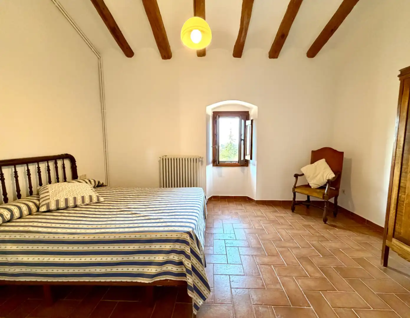 Dormitori de Finca rústica de lloguer en Canyelles amb Aire condicionat, Calefacció i Jardí privat