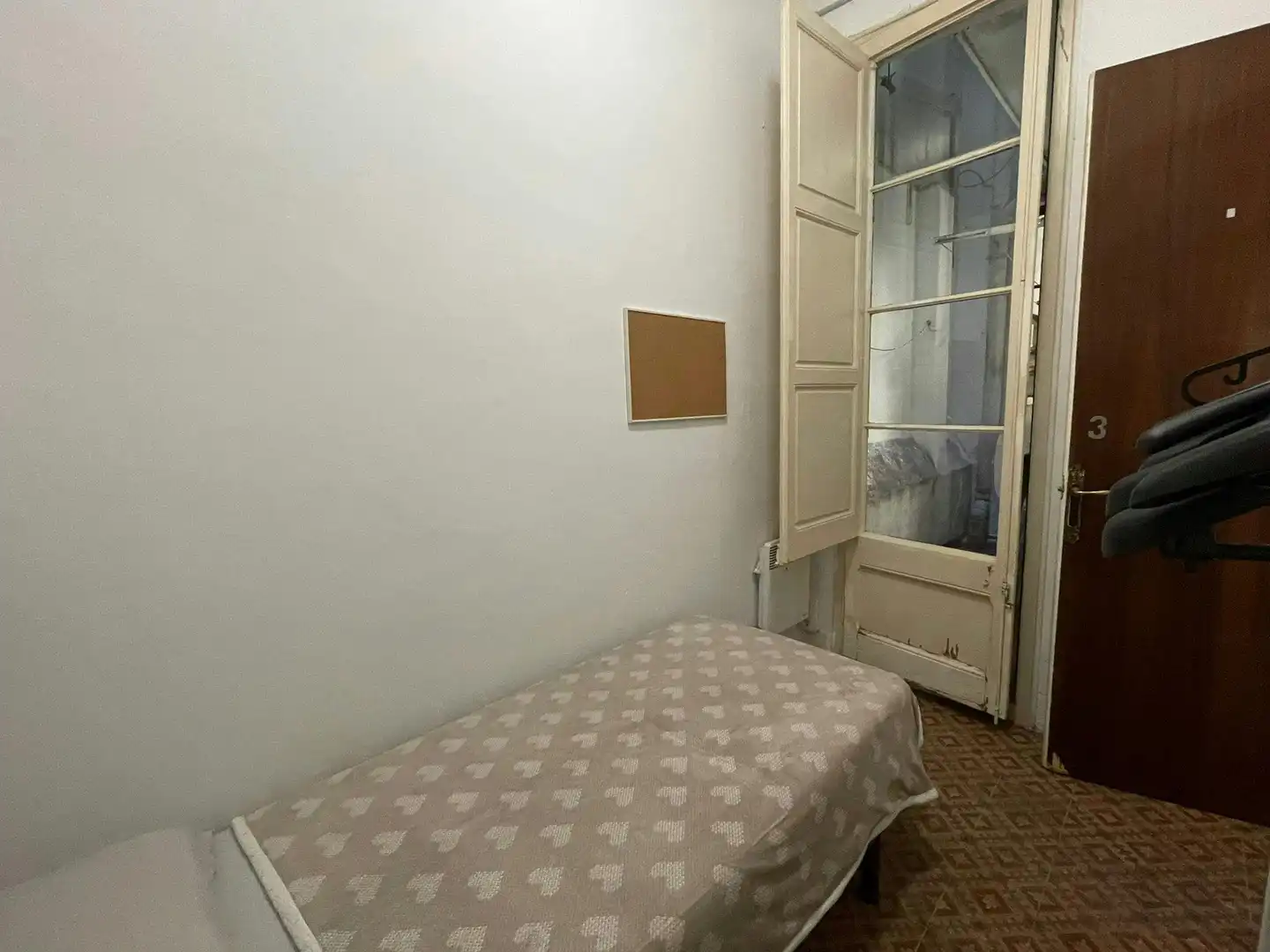 Habitación de Piso para compartir en Barcelona con Calefacción y Amueblado