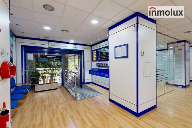 Local comercial en Venta en Avenida Doctor Ramón y Cajal en Ensanche - Diputación