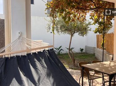 Flat with balcony to rent in Oliva Playa