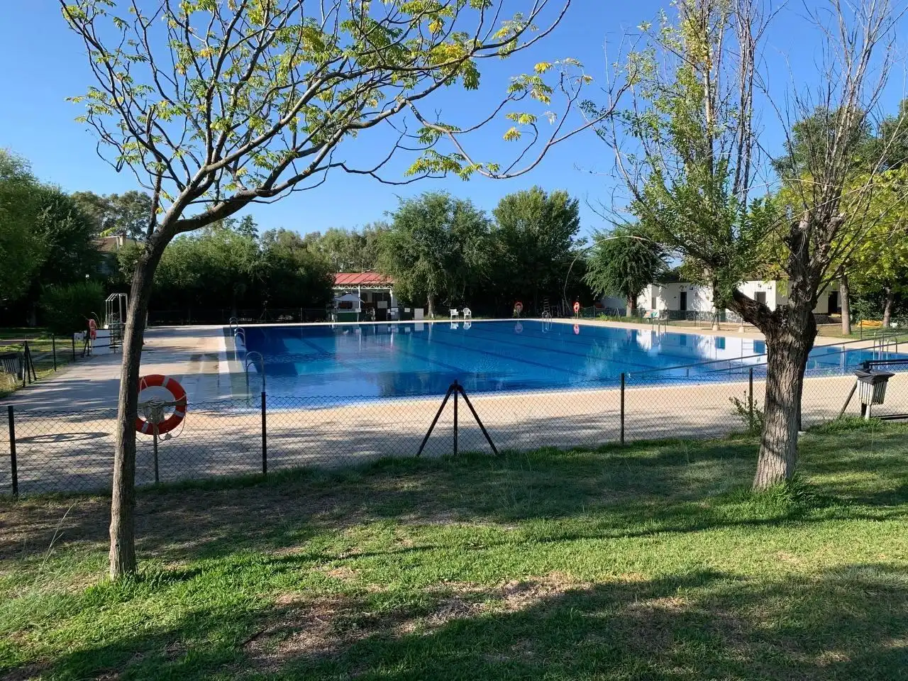 Piscina de Casa o xalet en venda en Castilblanco de los Arroyos amb Aire condicionat, Jardí privat i Terrassa