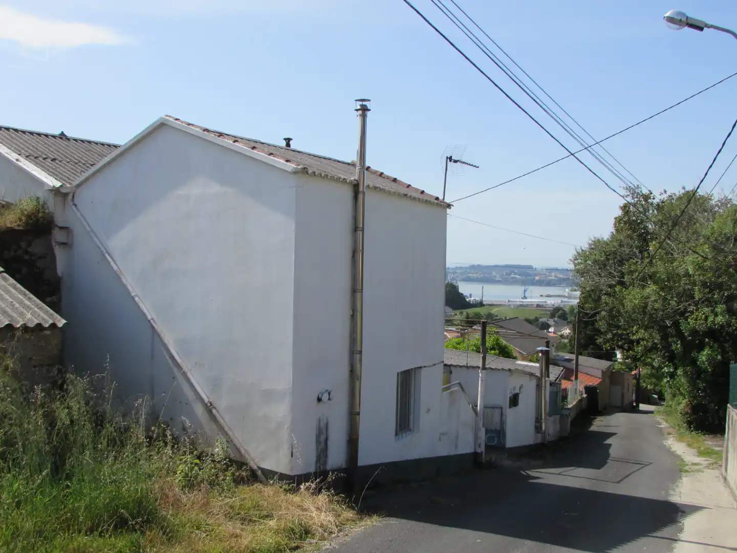Vista exterior de Casa o xalet en venda en Ferrol amb Calefacció i Jardí privat