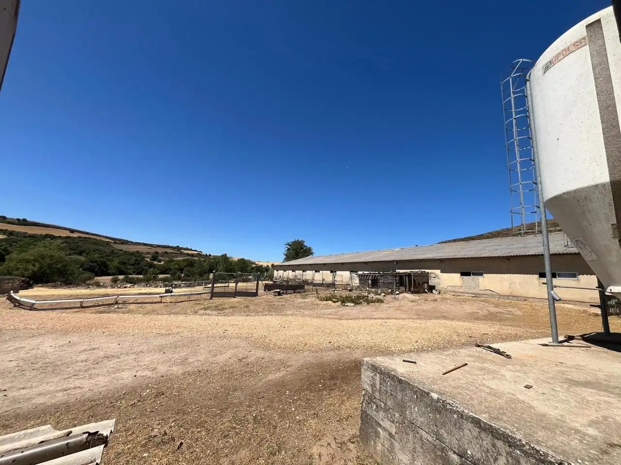 Vista exterior de Nau industrial en venda en Villadiego
