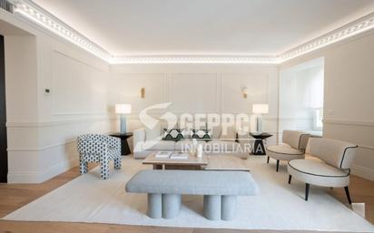 Living room of Flat for sale in  Madrid Capital  with Air Conditioner and Heating