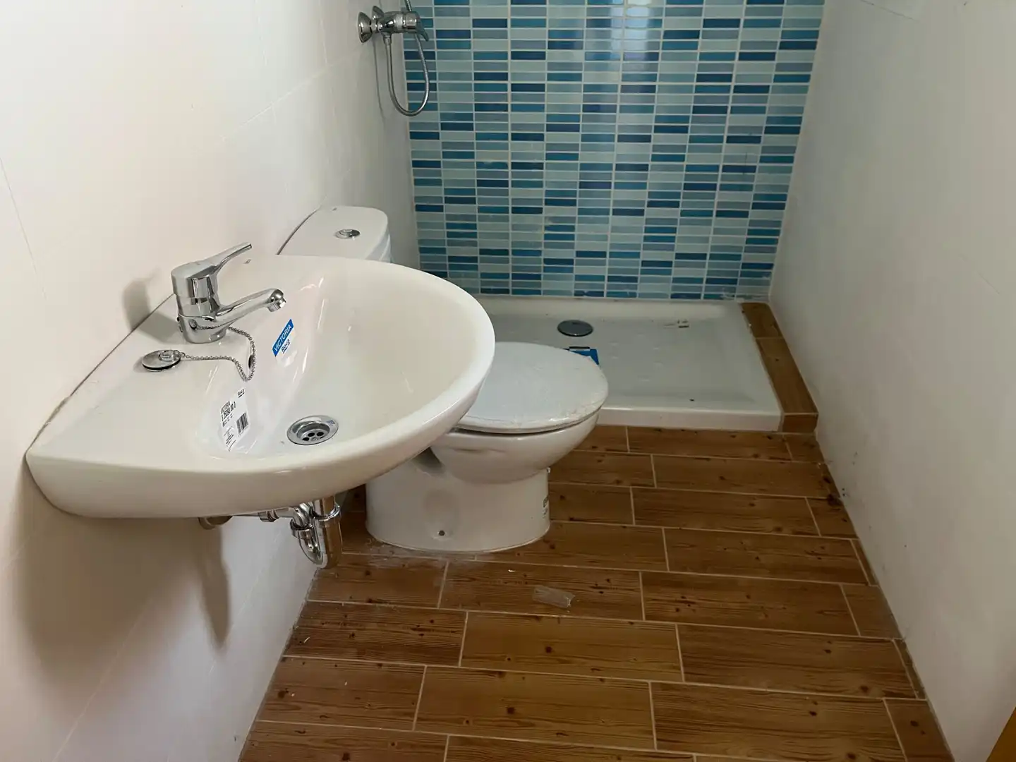 Bathroom of Houses for sale in Sanchidrián  with Private garden and Terrace