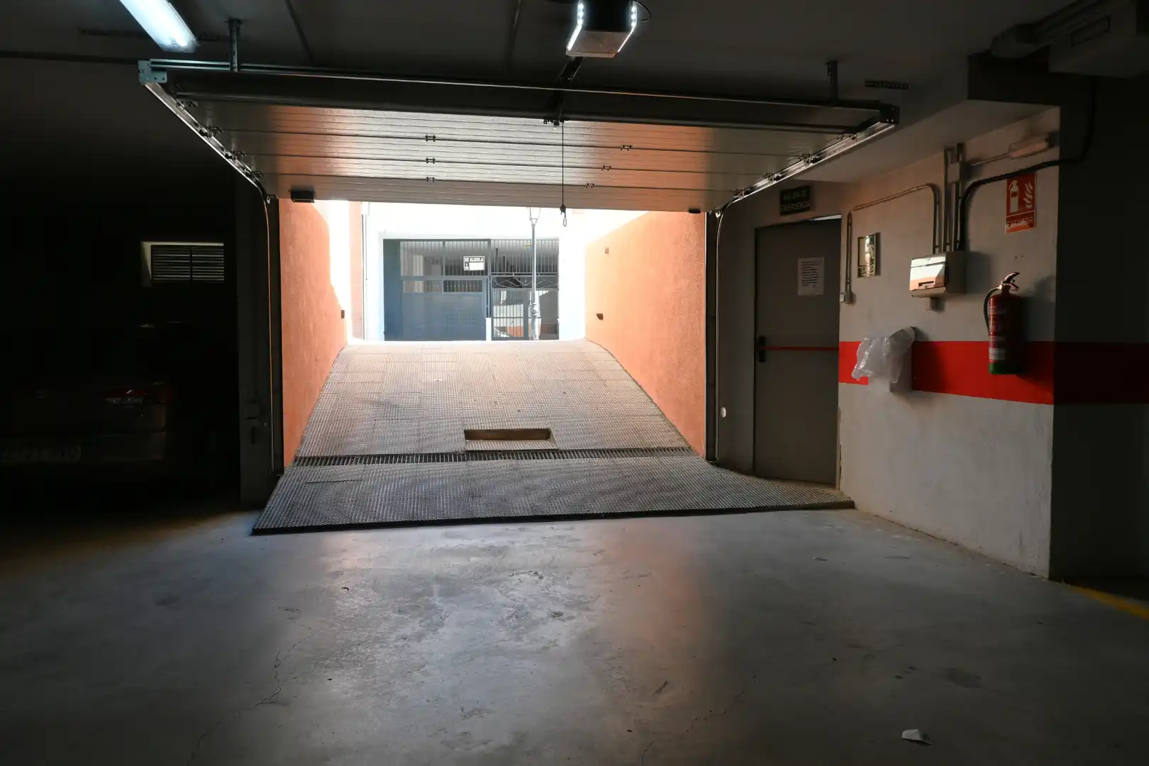 Parkplatz von Wohnung zum Verkauf in Las Gabias mit Klimaanlage, Abstellraum und Möbliert