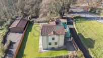 Vista exterior de Casa o xalet en venda en Oviedo  amb Calefacció, Jardí privat i Parquet
