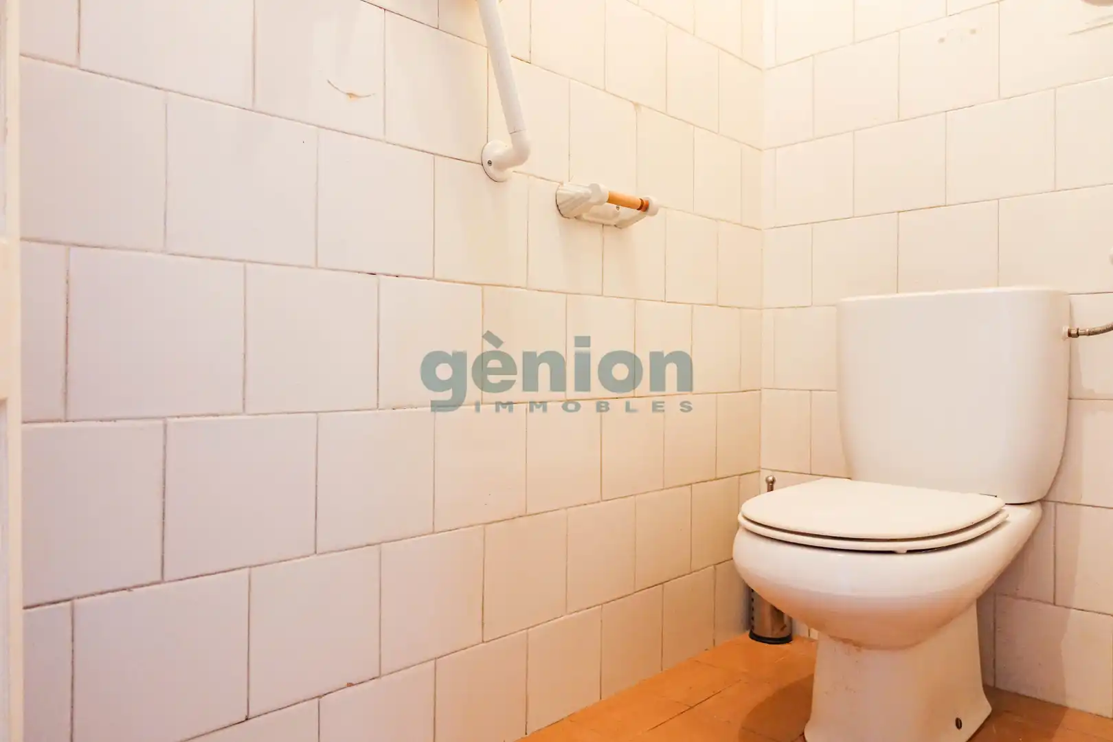 Baño de Piso en venta en Girona con Calefacción, Terraza y Balcón