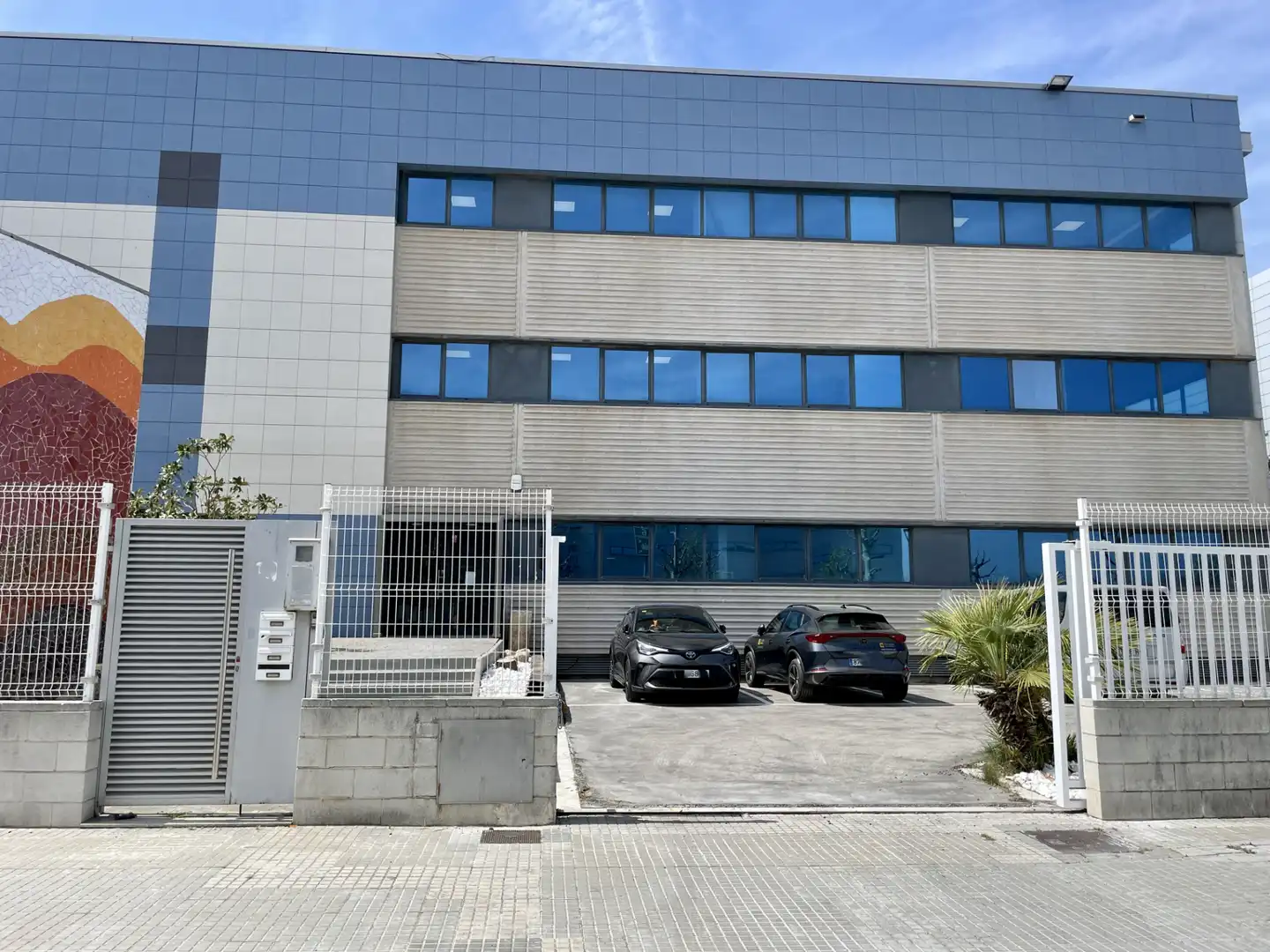 Vista exterior de Oficina de alquiler en El Prat de Llobregat con Aire acondicionado, Calefacción y Alarma