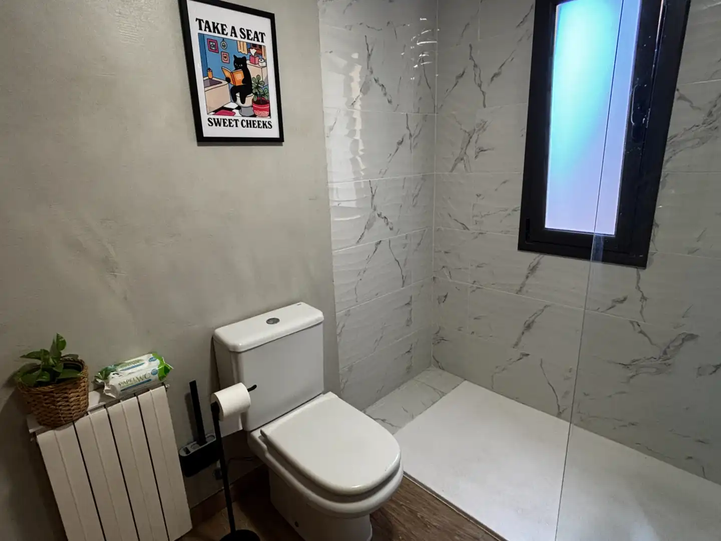 Bathroom of Flat for sale in Terrassa  with Air Conditioner, Heating and Parquet flooring