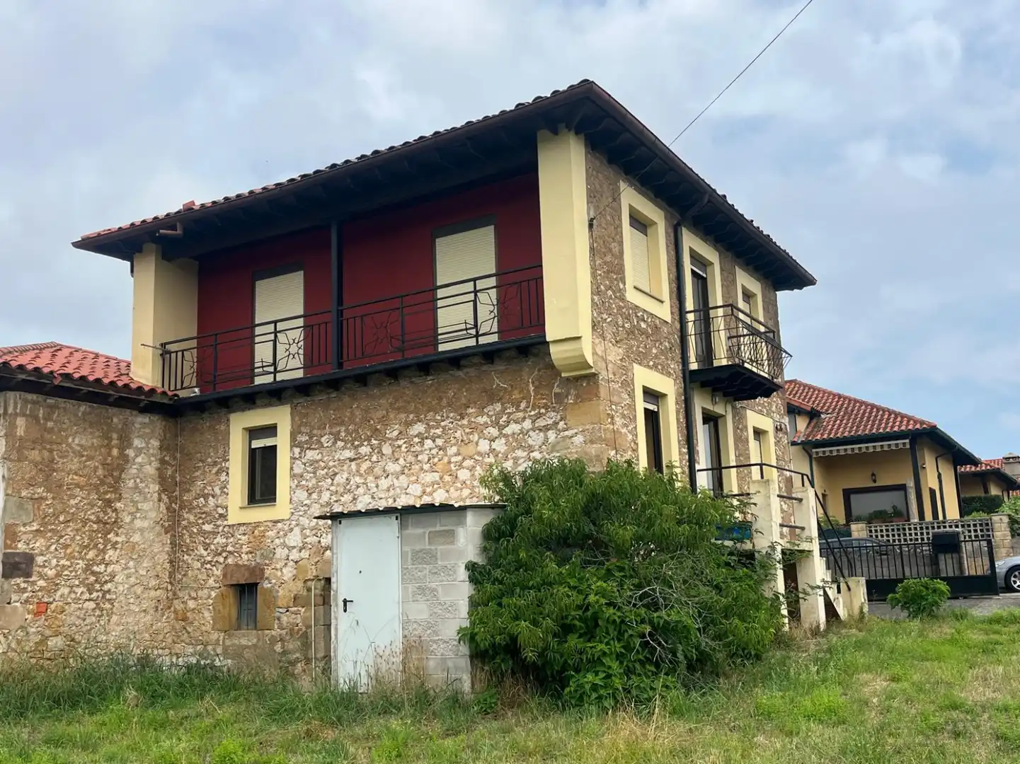 Vista exterior de Casa o xalet en venda en Camargo amb Calefacció, Jardí privat i Traster