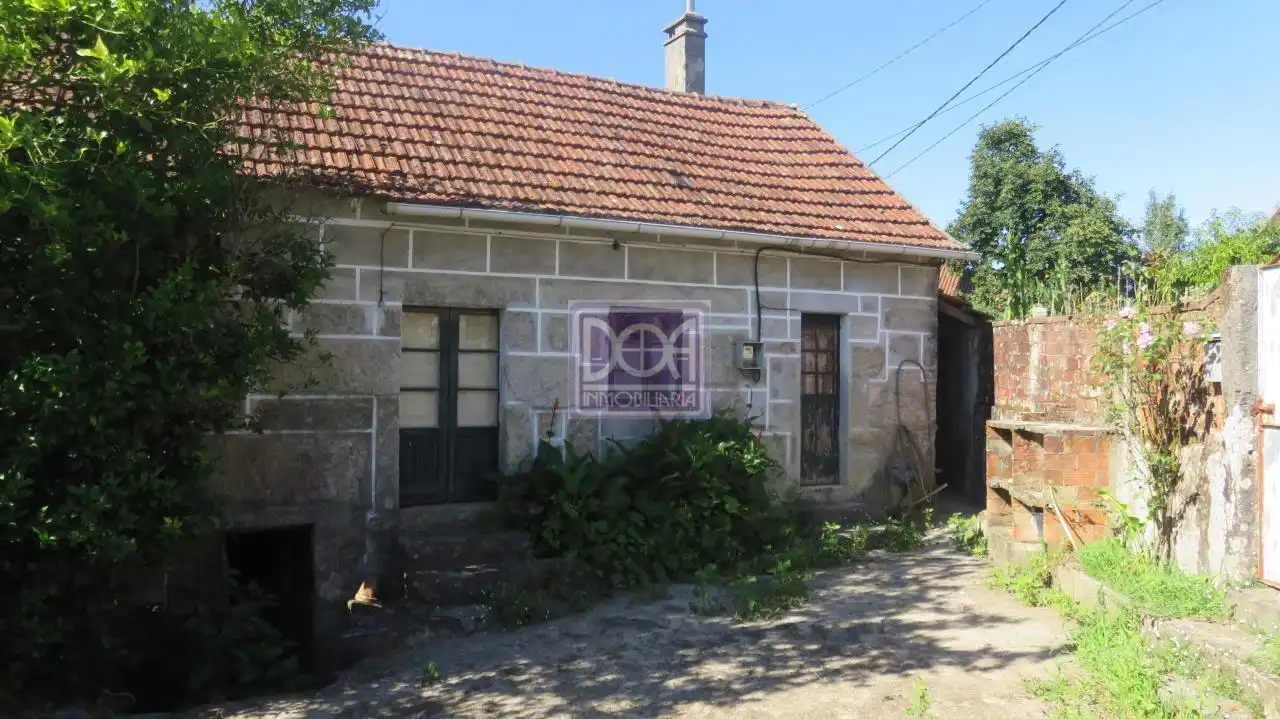 Casa rústica amb jardí en venda a Mondariz