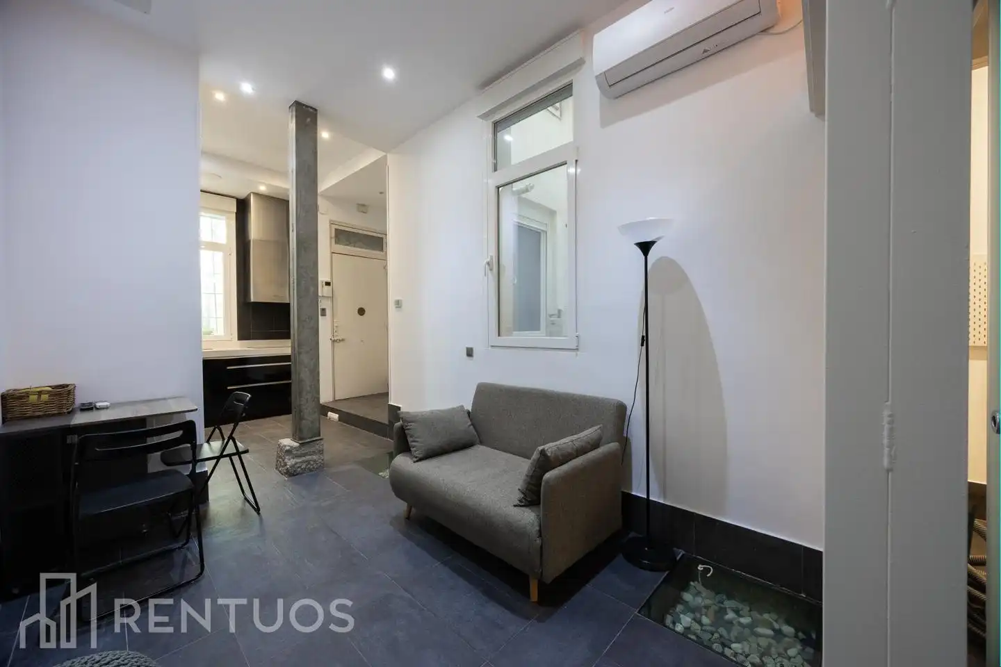 Sala d'estar de Dúplex de lloguer en Madrid amb Aire condicionat i Moblat