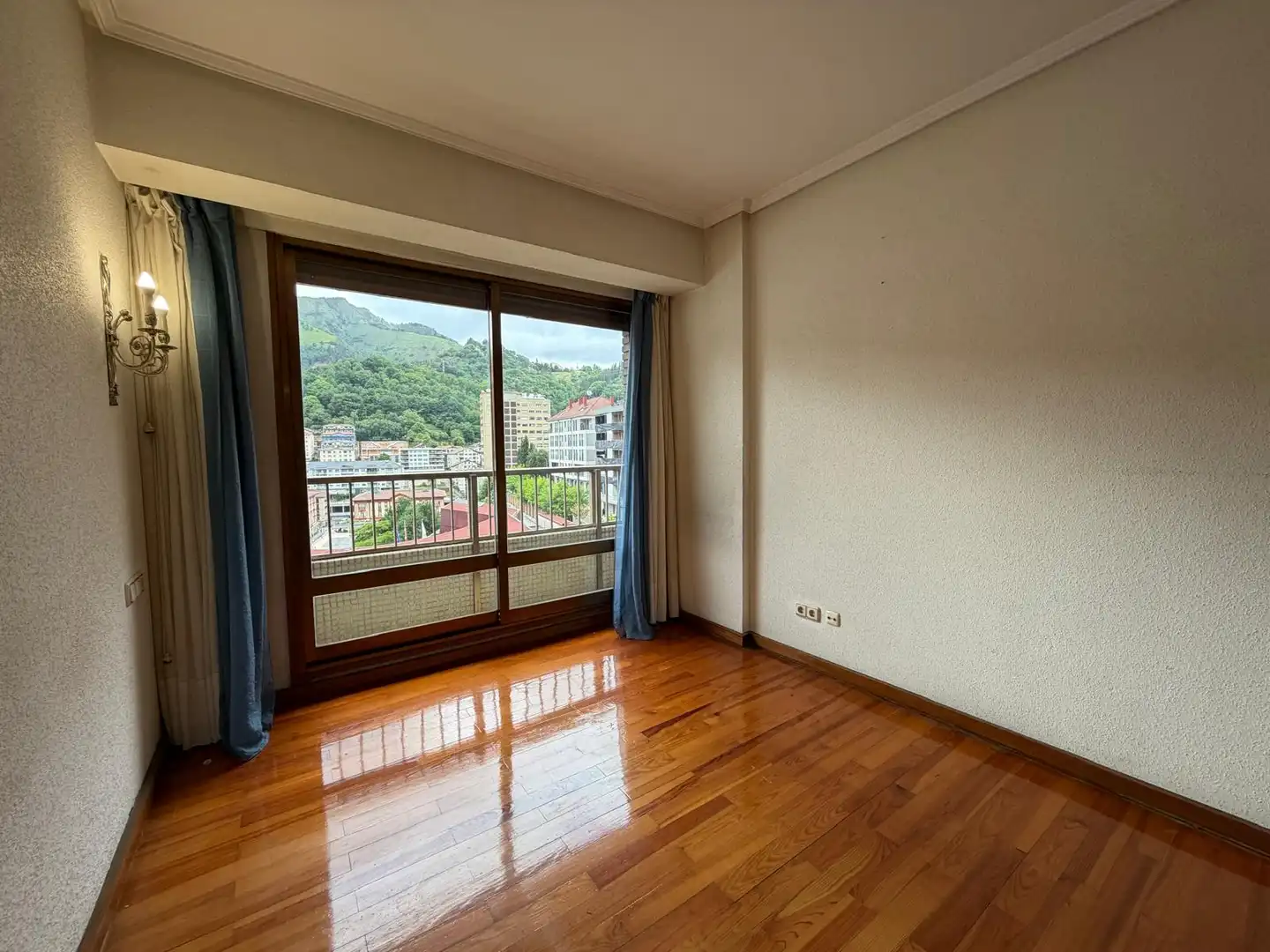 Habitación de Piso en venta en Eibar con Calefacción, Amueblado y Alarma