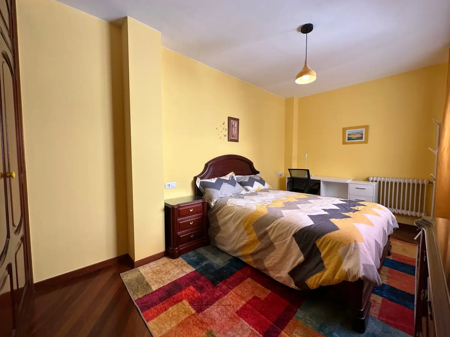 Bedroom of Flat for rent in Santiago de Compostela   with Heating, Parquet flooring and Furnished
