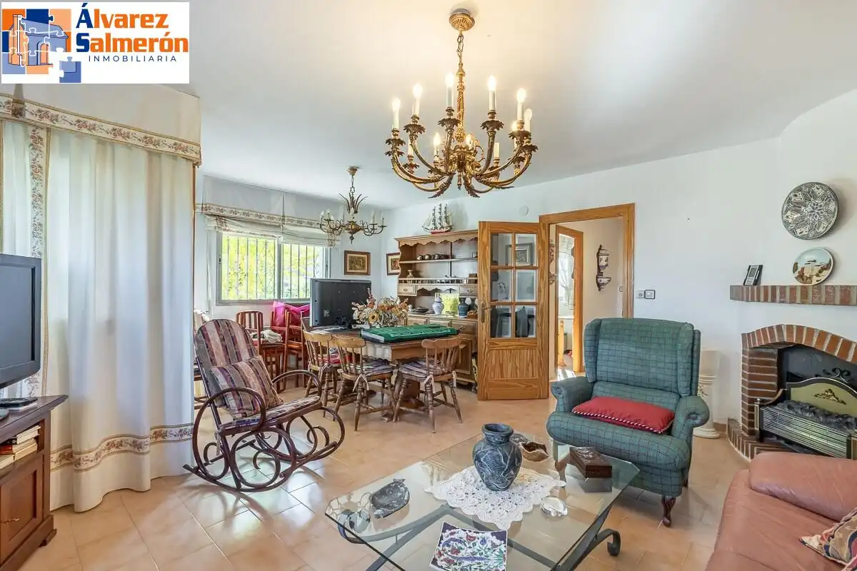 Detached house with pool for sale in Calle de la Encina, imagen 9