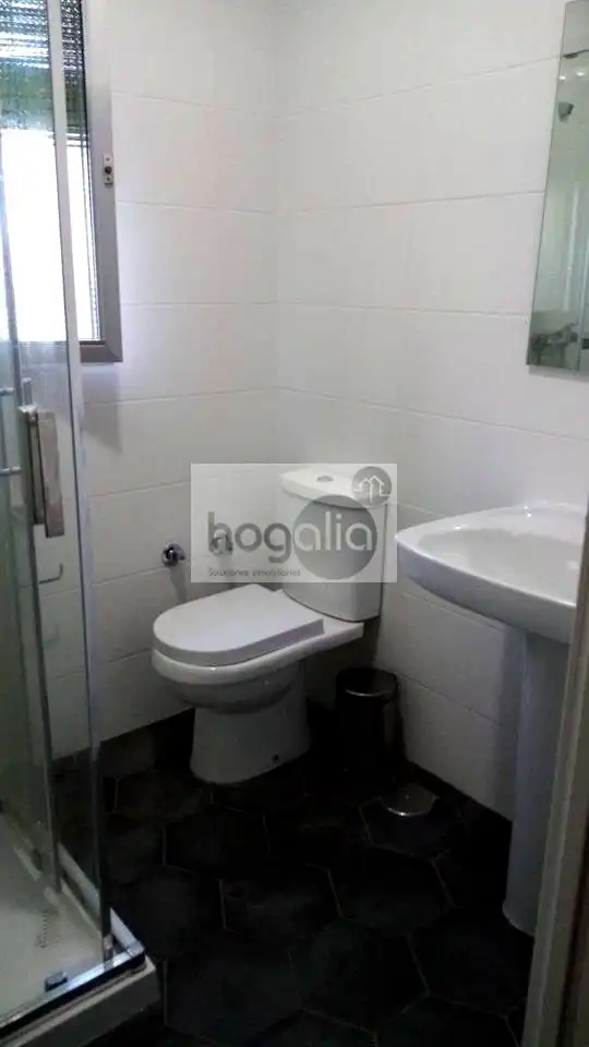 Baño de Piso de alquiler en Sevilla con Aire acondicionado y Amueblado