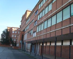 Vista exterior de Estudi en venda en  Zaragoza Capital