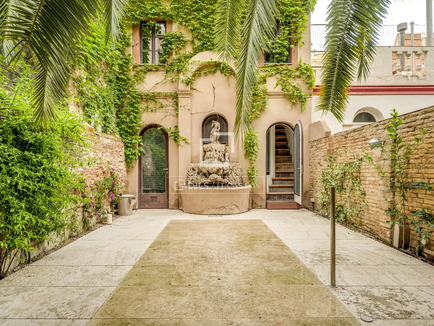 Vista exterior de Piso en venta en Barcelona con Aire acondicionado, Calefacción y Jardín privado