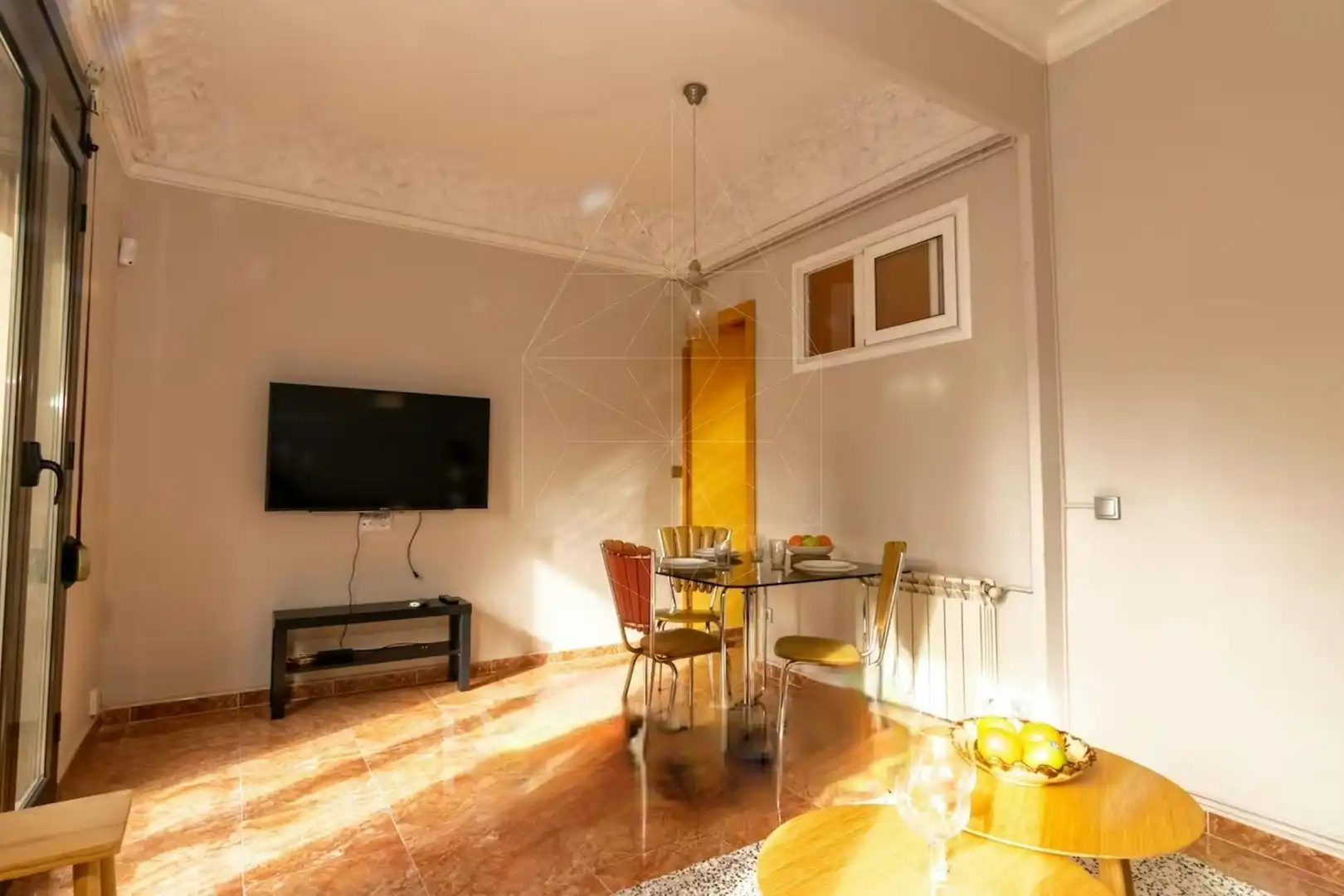 Esszimmer von Wohnung zur Miete in Barcelona mit Möbliert, Waschmaschine und Fernseher