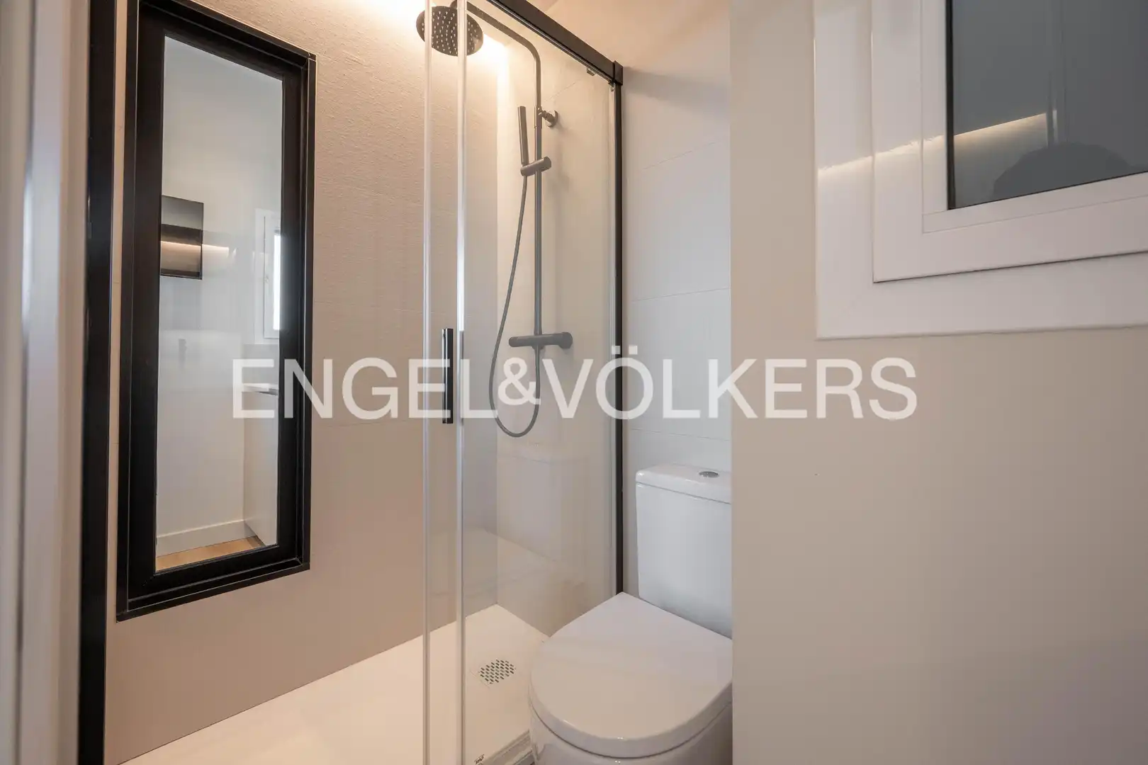 Bathroom of Study for rent in Donostia - San Sebastián   with Heating, Terrace and Furnished