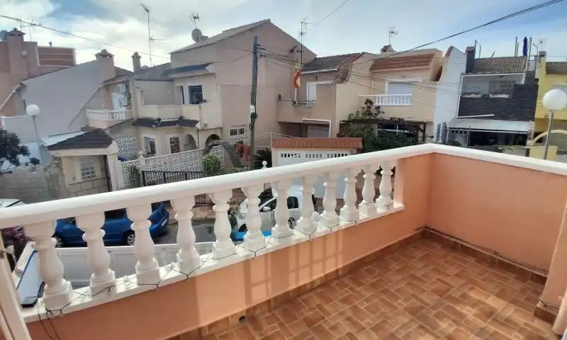 Vista exterior de Dúplex en venda en Torrevieja amb Jardí privat i Terrassa