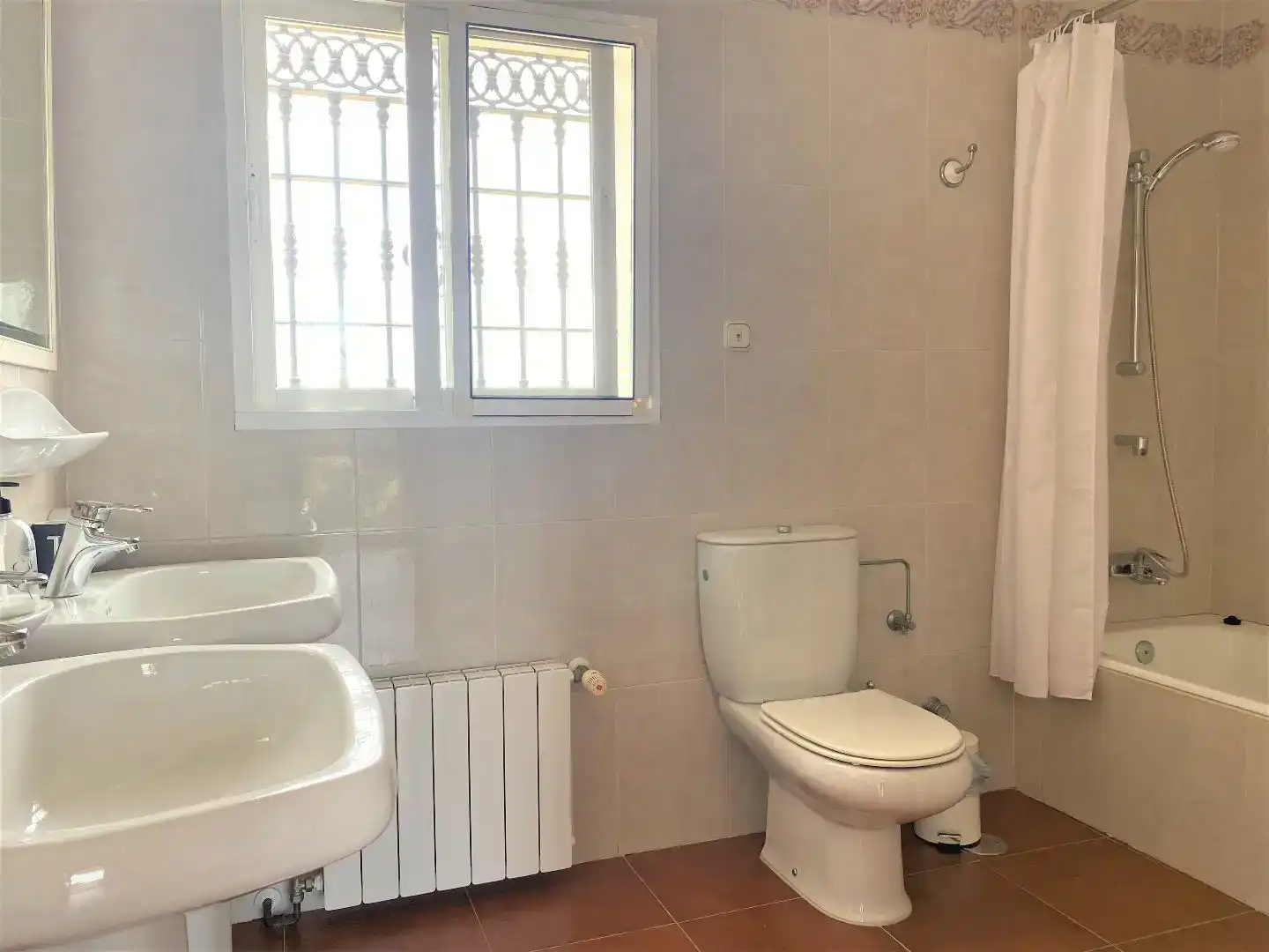 Baño de Casa o chalet de alquiler en Vélez-Málaga con Aire acondicionado, Piscina y Balcón