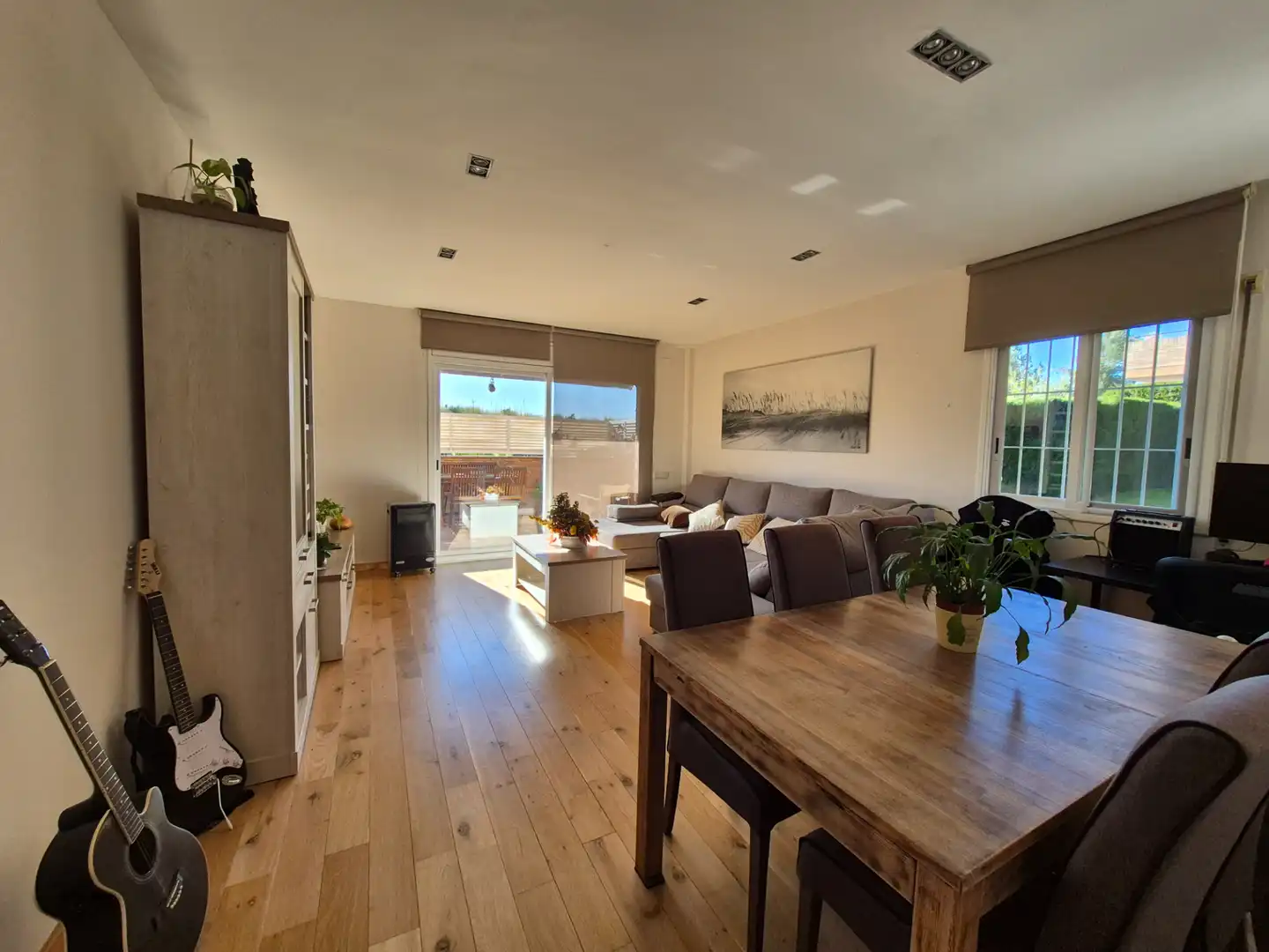 Living room of Flat for sale in Rubí  with Air Conditioner, Parquet flooring and Terrace