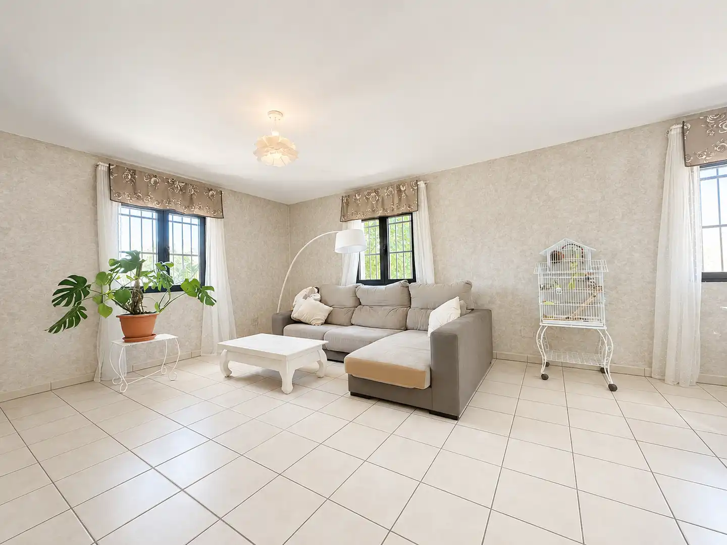 Sala de estar de Casa o chalet en venta en Nuevo Baztán con Aire acondicionado, Calefacción y Jardín privado