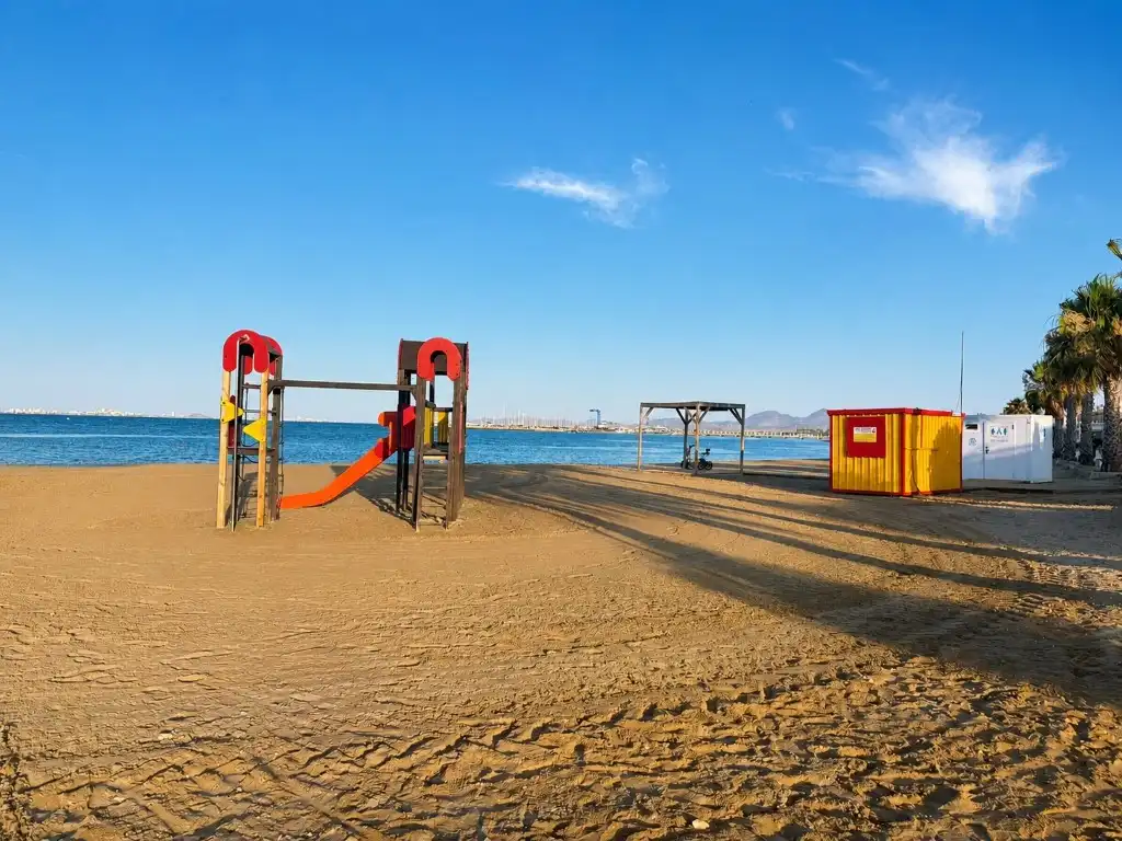 Außenansicht von Wohnungen zum Verkauf in Cartagena mit Klimaanlage und Terrasse