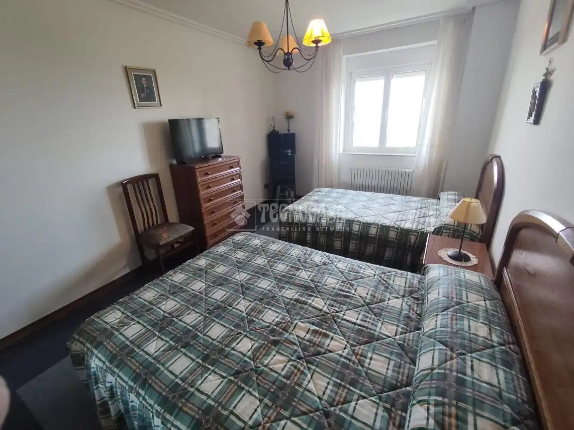 Habitación de Casa adosada en venta en Suances con Calefacción, Jardín privado y Trastero