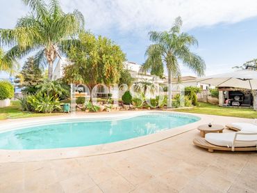 Villa avec piscine à vendre à Casas Verdes