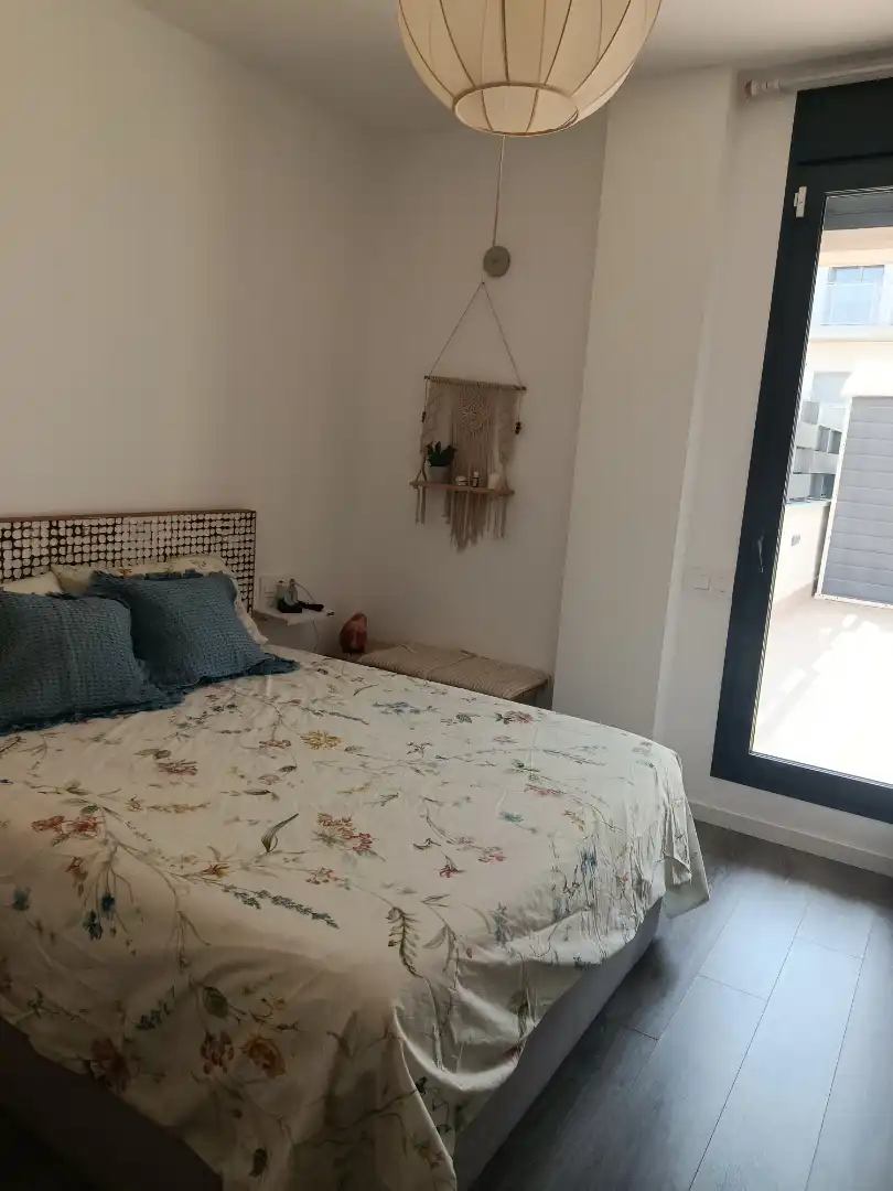 Bedroom of Attic for rent in Vilanova i la Geltrú  with Air Conditioner, Parquet flooring and Terrace