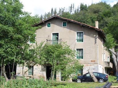 Vista exterior de Finca rústica en venda en Zizurkil amb Terrassa i Balcó