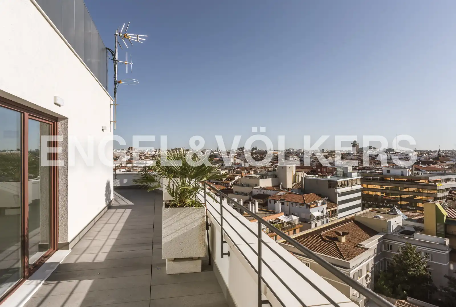 Terrassa de Apartament en venda en Madrid amb Aire condicionat, Calefacció i Piscina