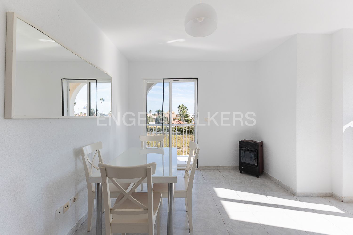 Menjador de Apartament en venda en Sagunto / Sagunt amb Calefacció, Terrassa i Traster