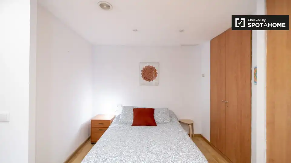 Habitación de Piso de alquiler en Valencia con Aire acondicionado, Calefacción y Amueblado