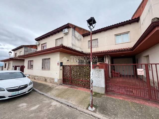 Casa adosada en Venta en Lucillos