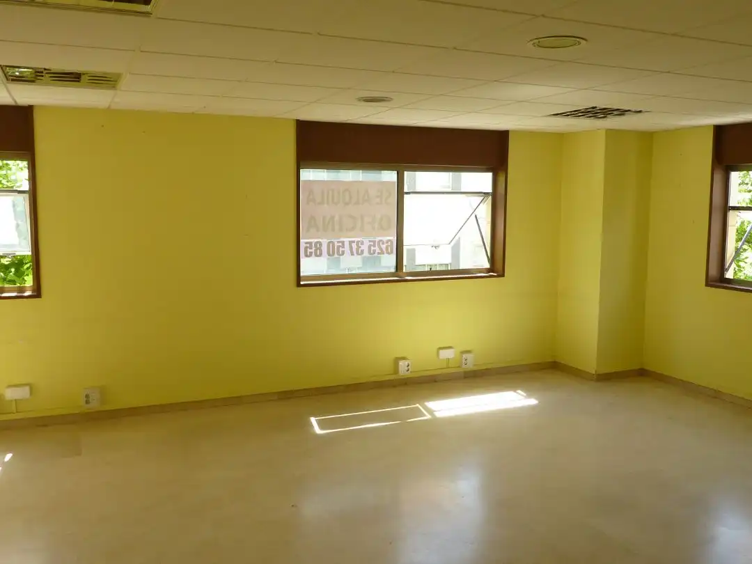 Ufficio in affitto a Ronda de Outeiro 421