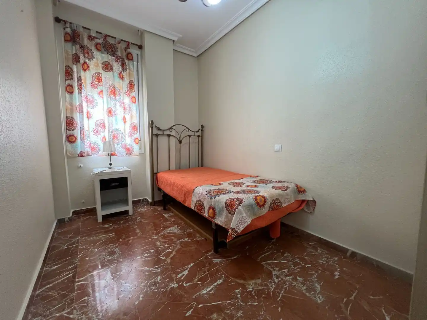 Habitación de Apartamento de alquiler en Badajoz con Amueblado
