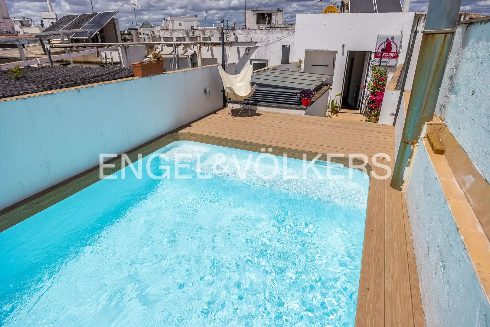Piscina de Casa o chalet en venta en Sevilla con Aire acondicionado, Calefacción y Jardín privado
