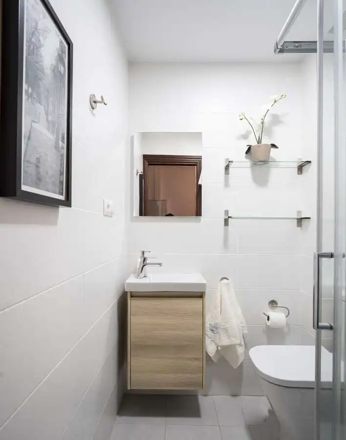 Baño de Piso de alquiler en Granada con Aire acondicionado, Calefacción y Amueblado
