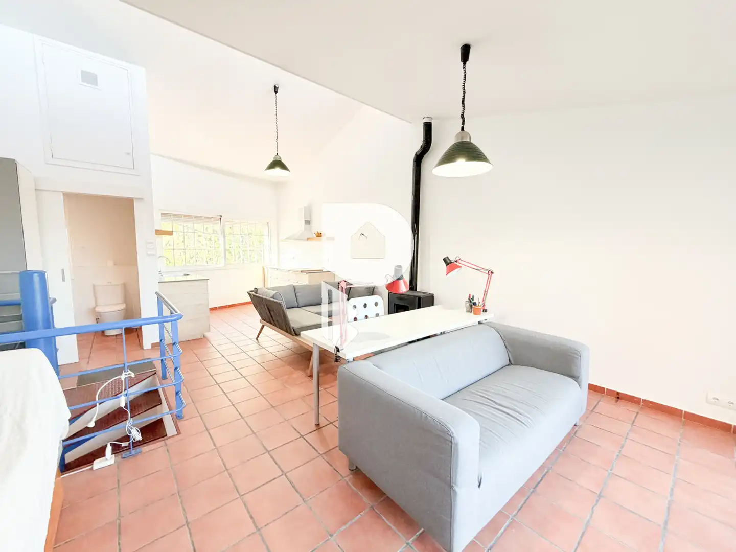 Sala de estar de Casa adosada en venta en Sant Vicenç Dels Horts con Aire acondicionado, Calefacción y Jardín privado
