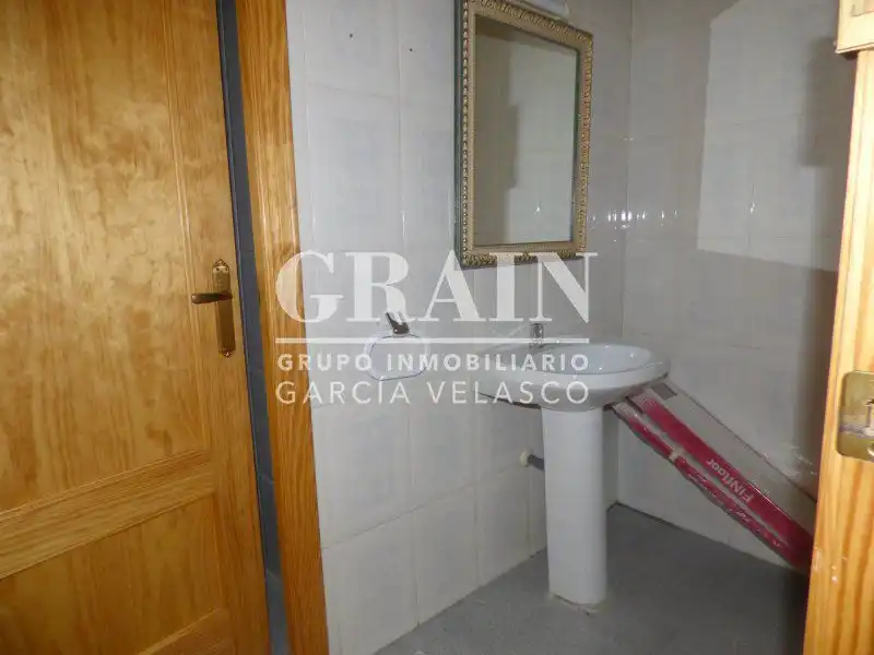 Baño de Oficina de alquiler en Albacete con Aire acondicionado