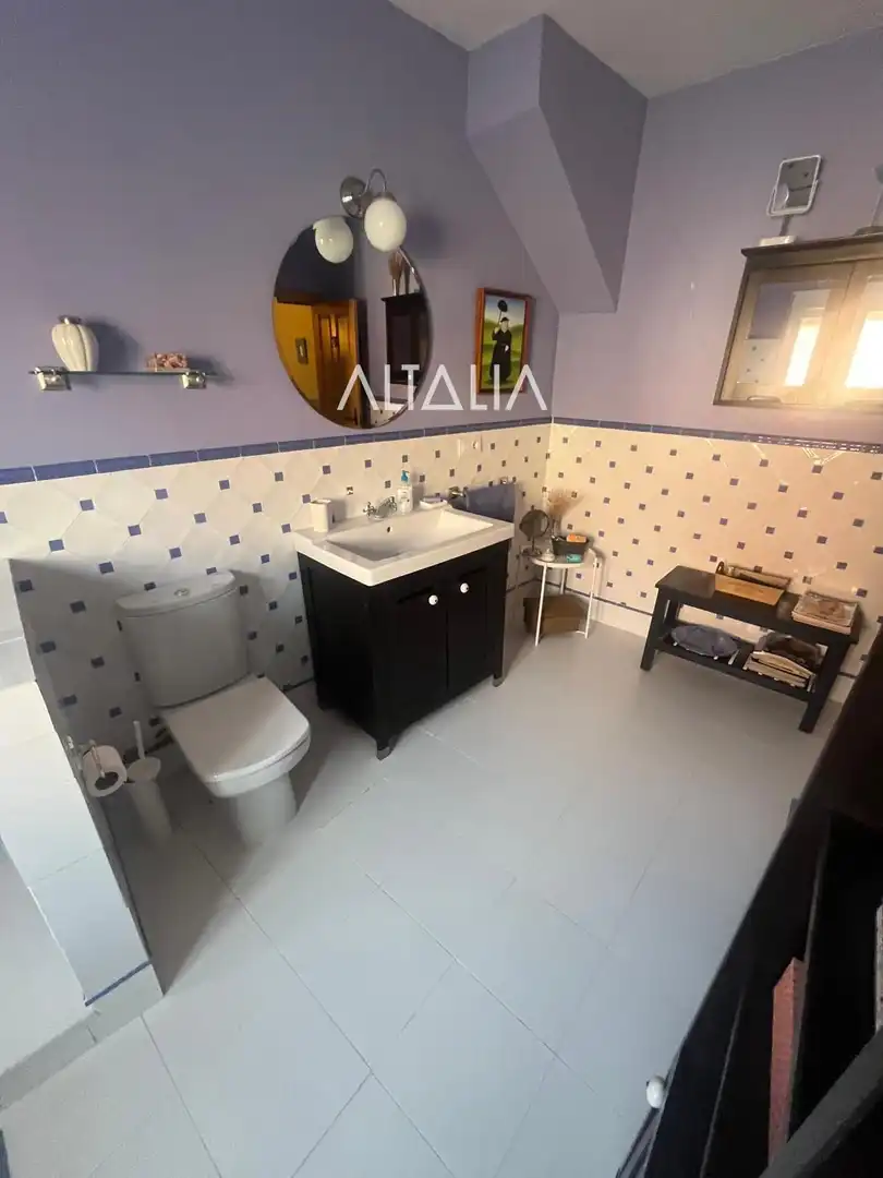 Bany de Casa o xalet en venda en Torrejoncillo del Rey amb Calefacció, Terrassa i Alarma