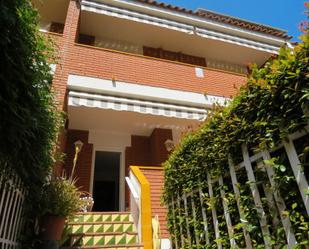 Vista exterior de Casa adosada en venda en Sant Andreu de Llavaneres amb Aire condicionat, Calefacció i Jardí privat