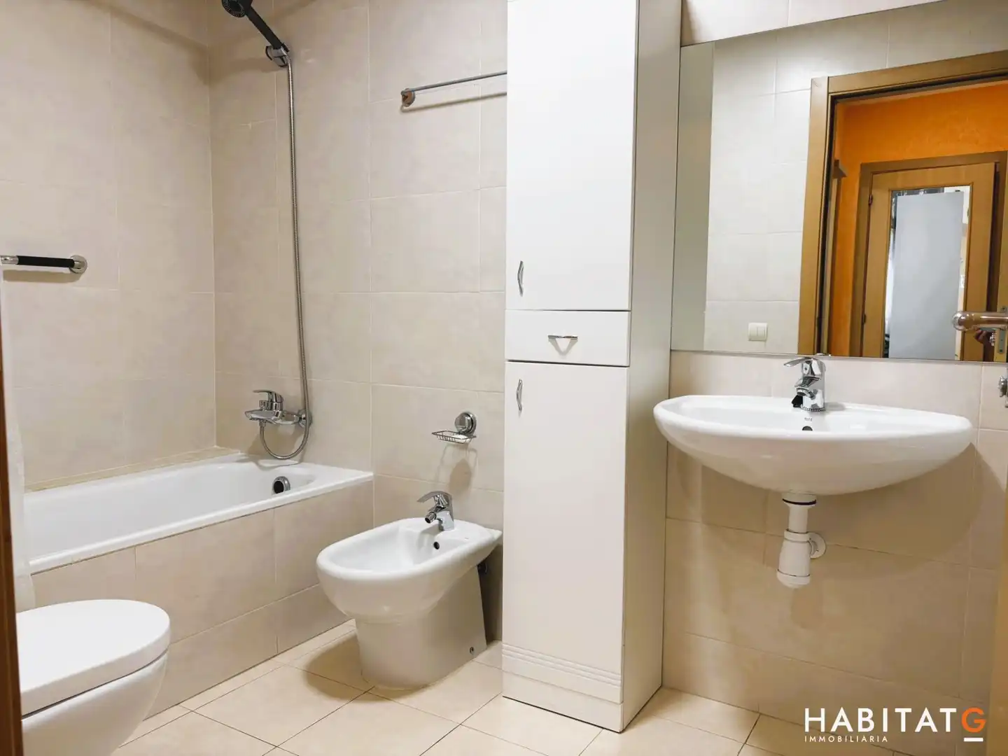 Bathroom of Flat for sale in Bellpuig  with Air Conditioner and Heating