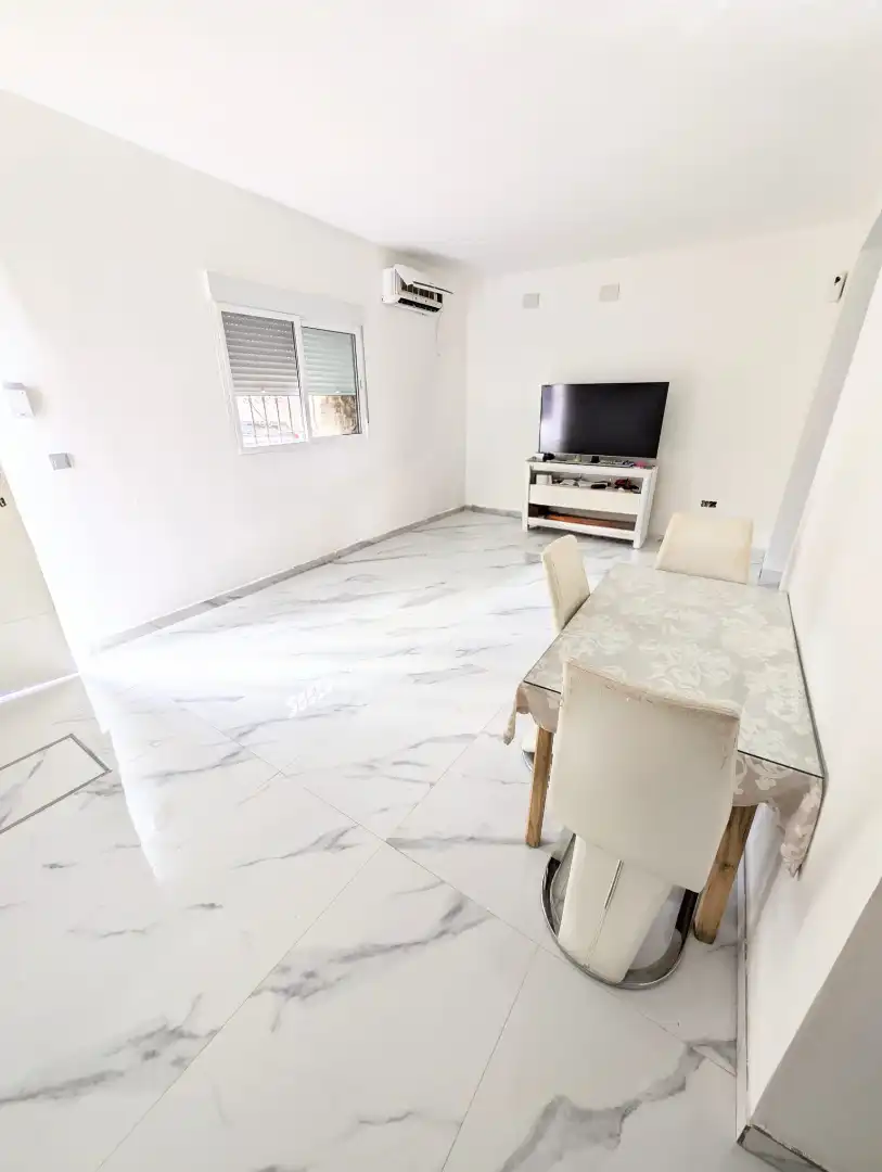 Sala d'estar de Casa o xalet en venda en Sevilla amb Aire condicionat, Terrassa i Traster