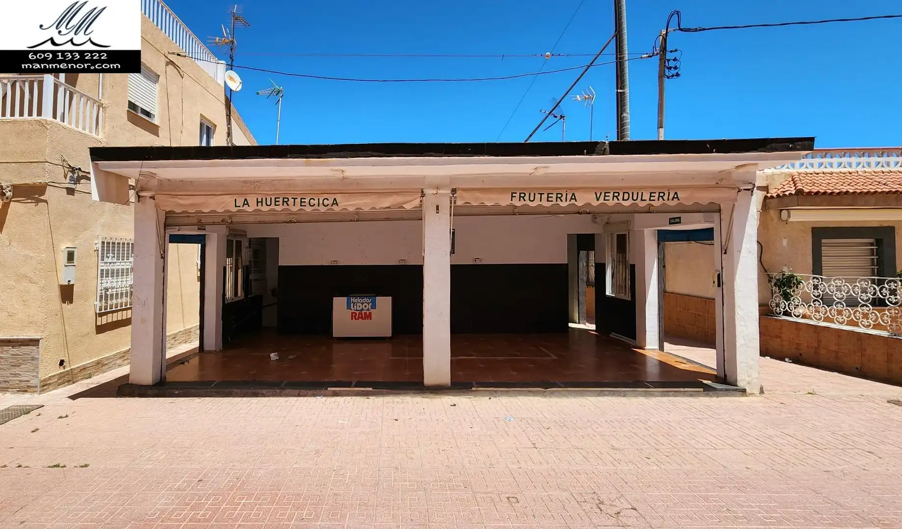Vista exterior de Local en venta en Cartagena