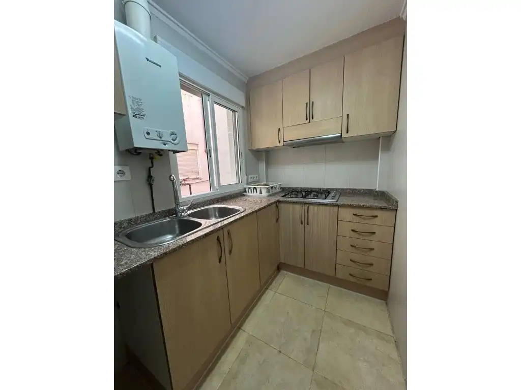 Cuina de Casa o xalet en venda en Valencia amb Aire condicionat